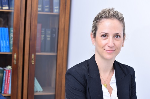 עורך דין משפחה, הקשר עם הבנות יתקיים בזום אלא אם מצב החירום יתארך