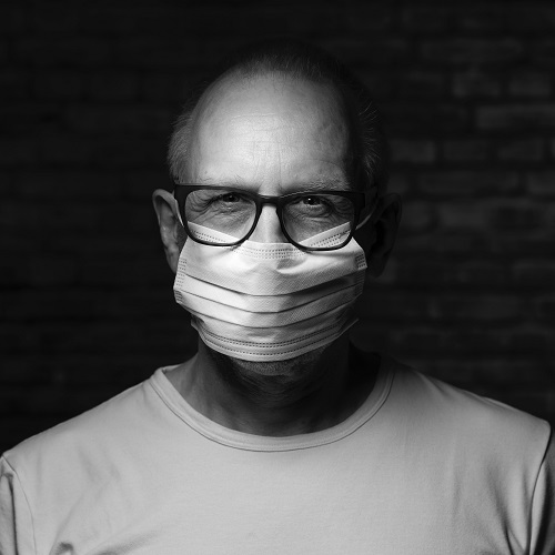 עו"ד דיני עבודה, מנהל במפעל פוטר בגלל הפרת בידוד – הפיטורים הוקפאו