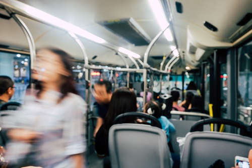 תביעת לשון הרע, נהג קרא לנער לקוי ראייה "מתחזה" – מטרופולין תפצה