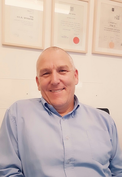 עורך דין נדלן, עצים ייכרתו, גדרות יפורקו: מדידה חשפה פלישה