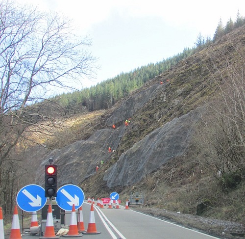 עו"ד תעבורה, לא שם לב לעבודות בכביש ופגע בעובד - אבל לא יישלח למאסר