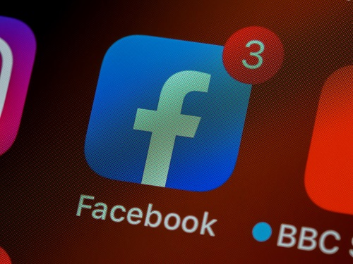 עורך דין נזיקין, בקשה לייצוגית נגד פייסבוק: העבירה מידע על משתמשים למפתחי אפליקציות