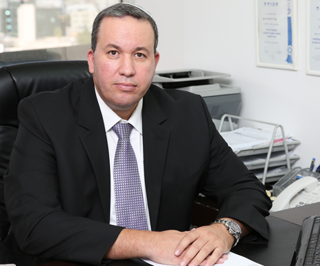 עורך דין מקרקעין, הדודה נגד האחיינית: אביך המנוח נתן לי בית במתנה