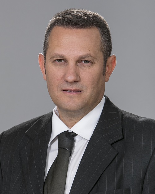 דיני נזיקין, חרט נפצע קשה בגלל סוודר שנתפס במחרטה: כמה פיצויים הוא יקבל?